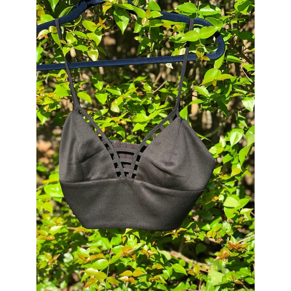 THE IDEAL BLACK CROP TOP